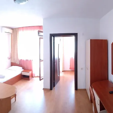 Diana Self Check-in Pensión 3*